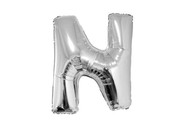 LETRA N PLATEADA DE 34 PULGADAS